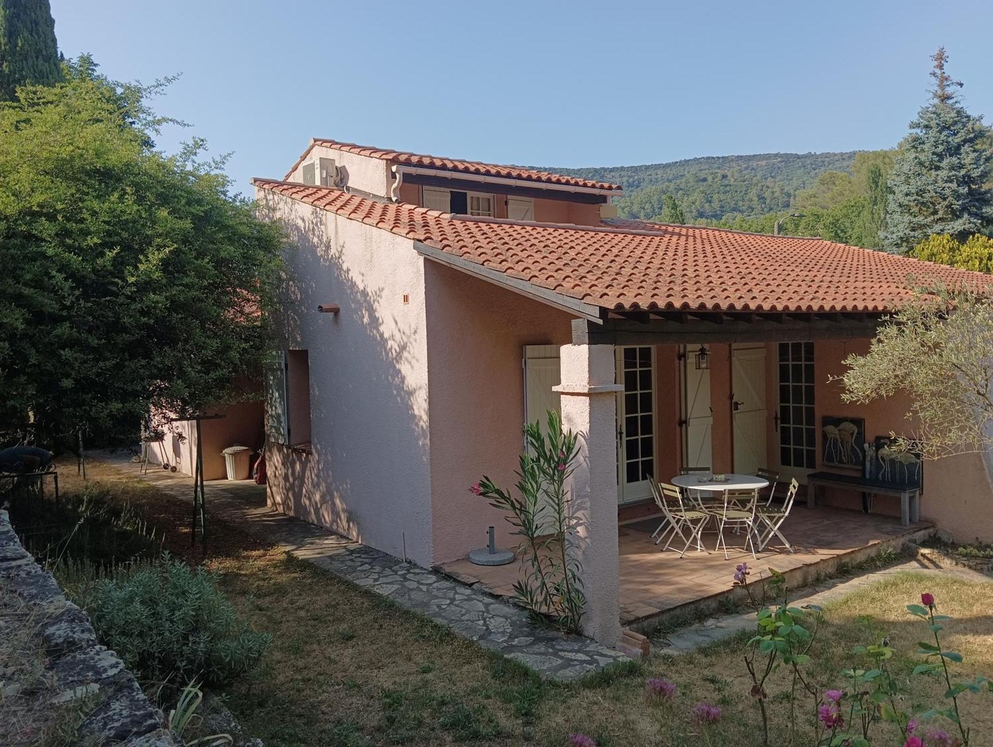 Holiday home Provencale Au Calme Entouree De Verdure, Animaux De Compagnie Acceptes !